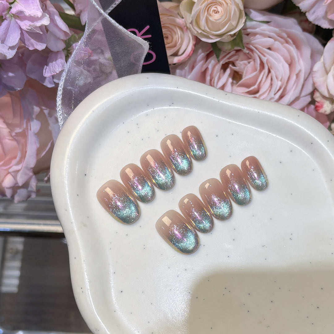 Artificial nail tips with shimmering ombre effect Bowlift