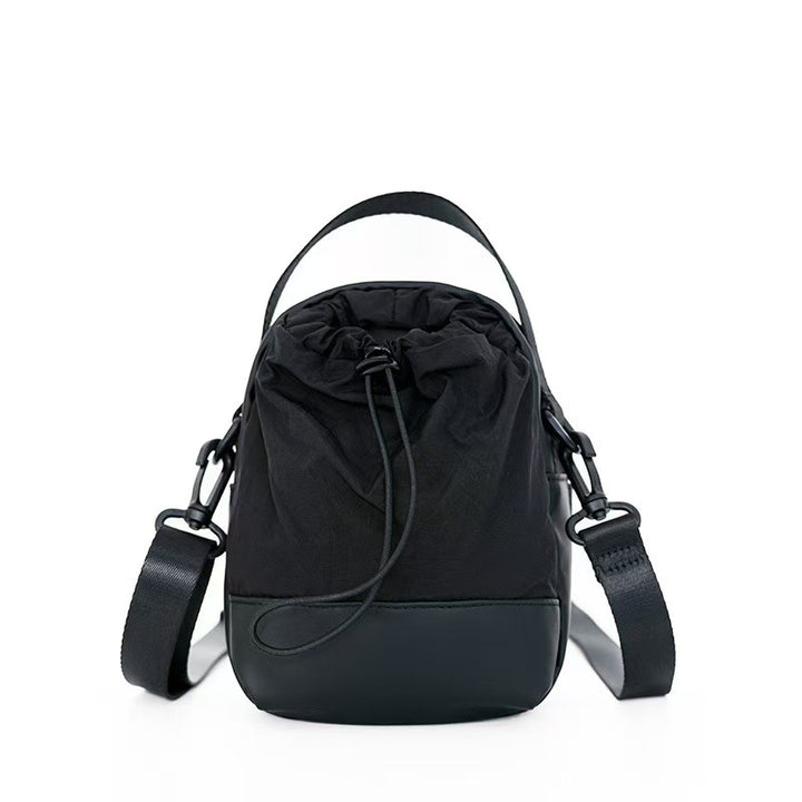 Practical breast pocket with adjustable carrying strap Bowlift