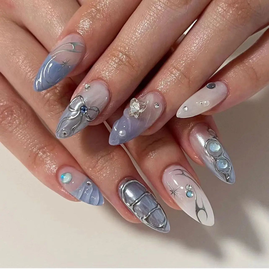 Nail art set with glamorous 3D decorations and elegant accents Bowlift