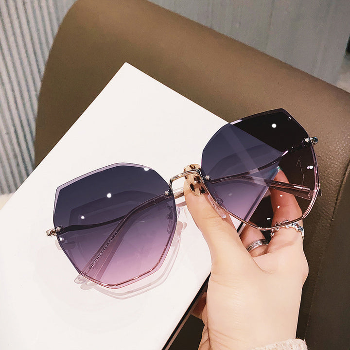 Women oversized sunglasses with stylish, faceted frame Bowlift