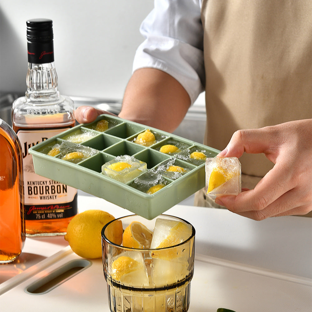 Silicone ice cube tray with practical storage box Bowlift