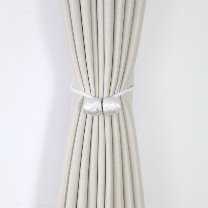 Decorative curtain tieback Bowlift