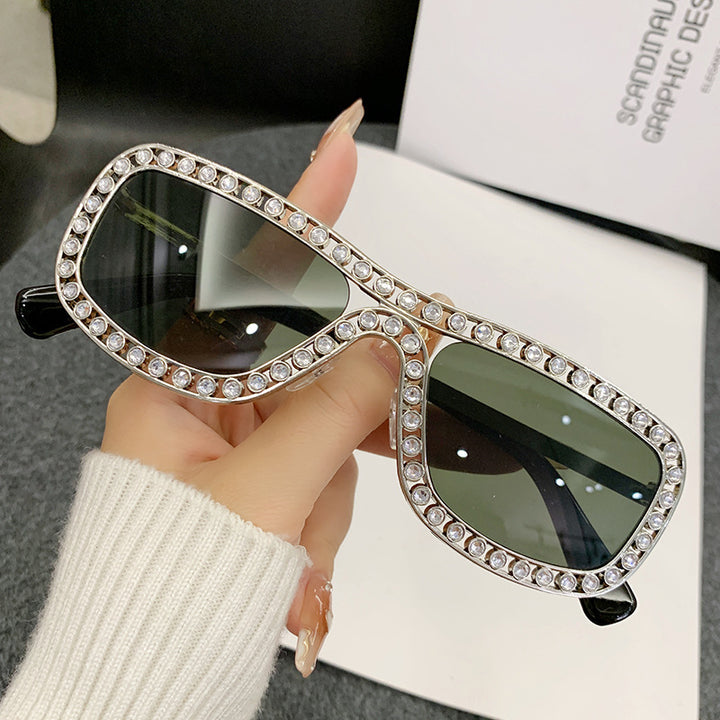 Women's extravagant Cat-Eye sunglasses with golden accents Bowlift