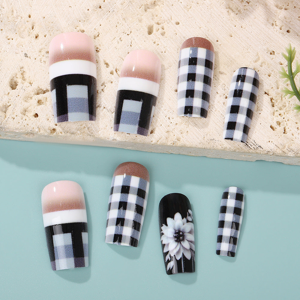 Creative artificial nails with stylish checkered patterns and floral design Bowlift