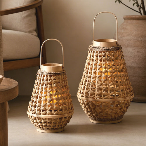Elegant lantern made of braided rattan Bowlift
