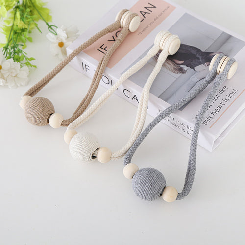 Elegant curtain holder Bowlift
