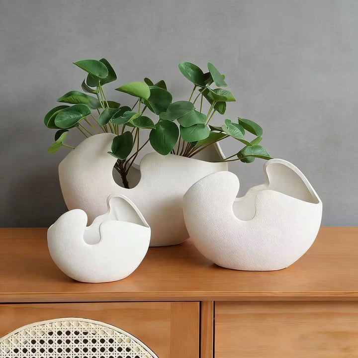 Elegant and modern ceramic vase Bowlift