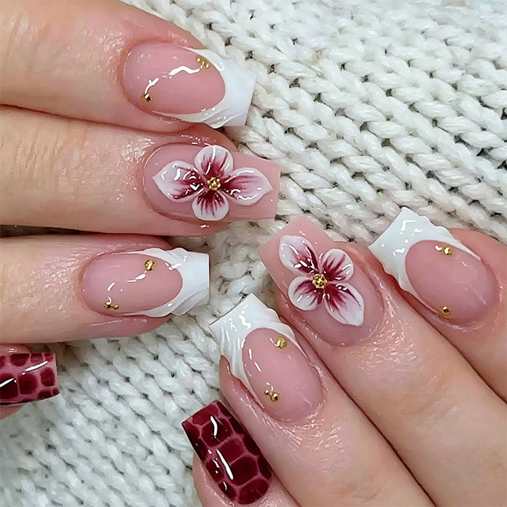 Artistic Nail Tips with Autumn Motifs Bowlift