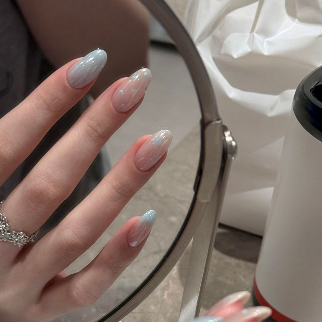 Elegant artificial nails with exceptional gradient color Bowlift