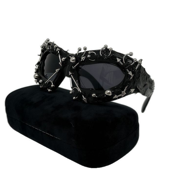Ladies fashionable sports sunglasses with pointed details Bowlift