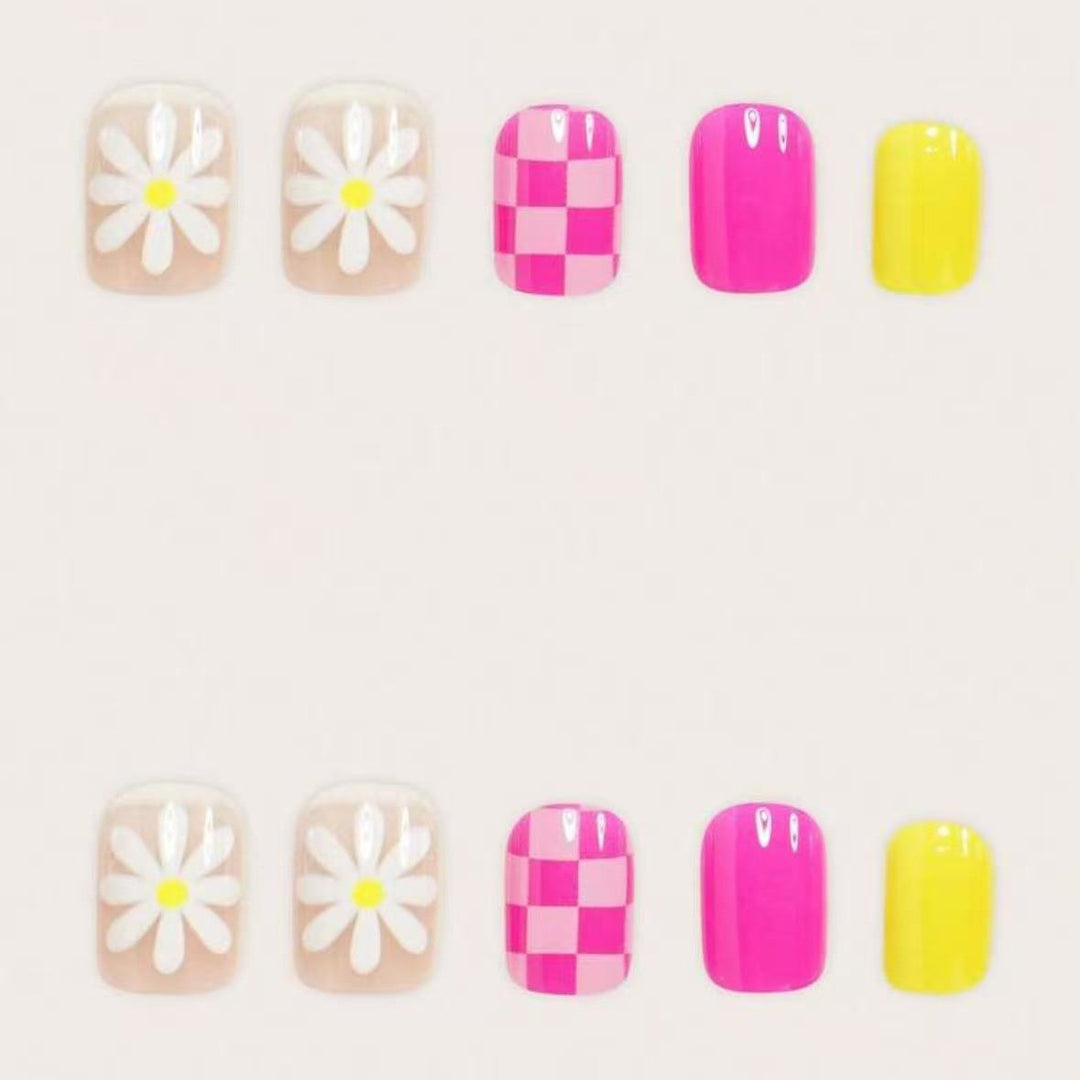 Artifical nail set with playful flower and plaid pattern Bowlift