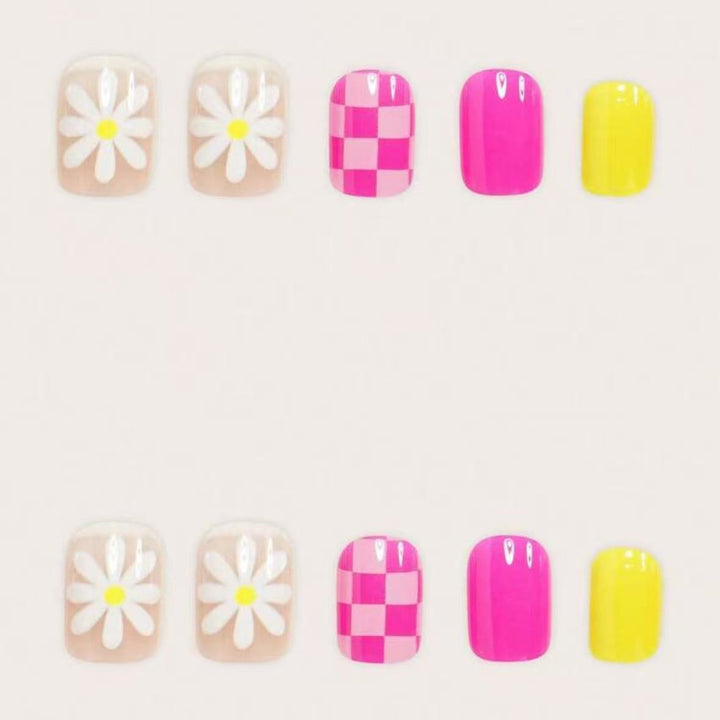 Artifical nail set with playful flower and plaid pattern Bowlift