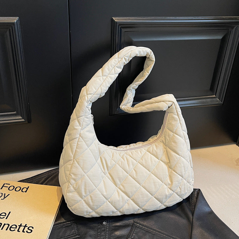 Chic Quilted Hobo Handbag Bowlift