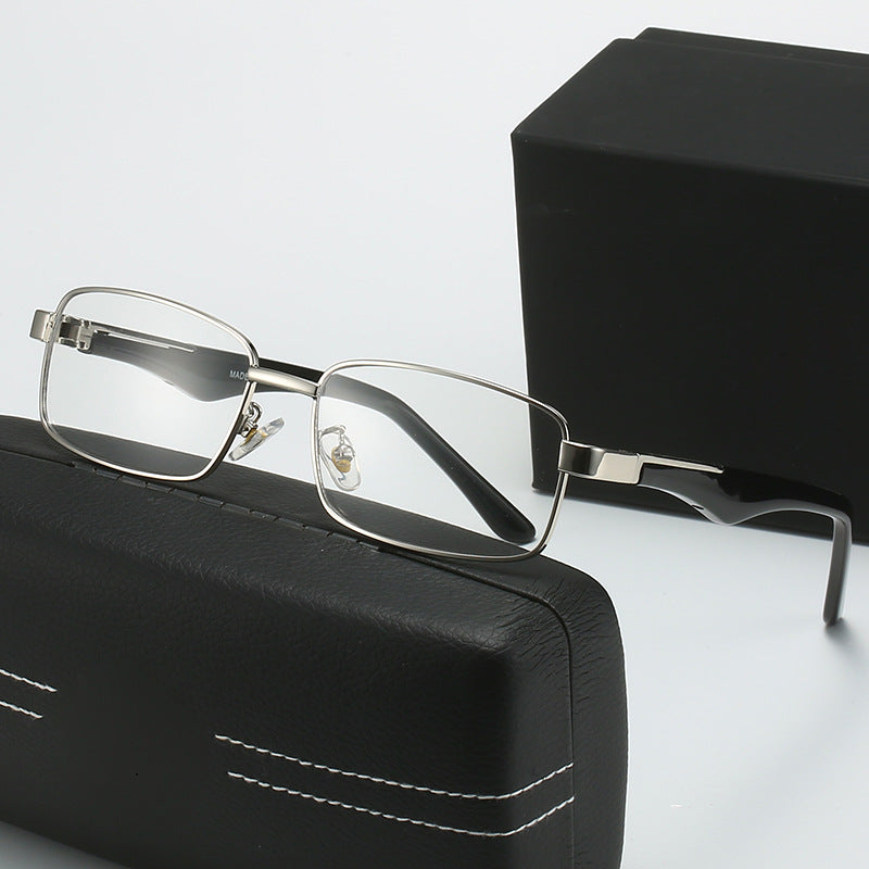 Women's corrective glasses with elegant gold-colored frame and stylish design Bowlift