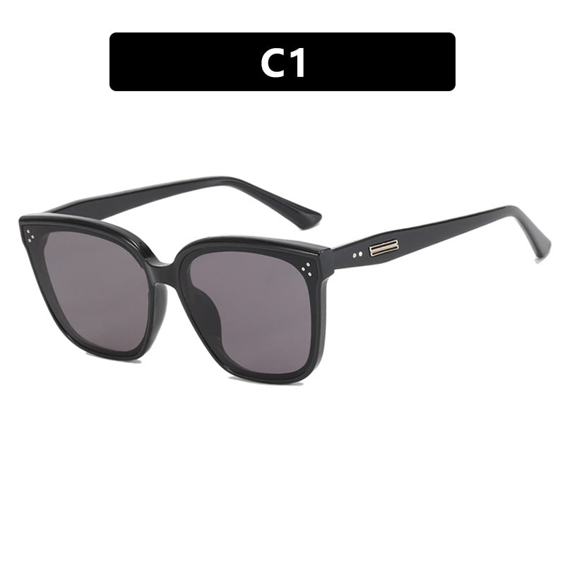 Women's modern oversized sunglasses with elegant, wide frame Bowlift