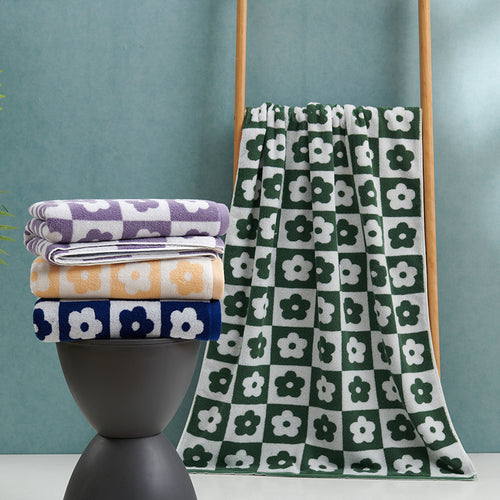 Women's Luxurious Terry Bath Towel with Floral Pattern Bowlift