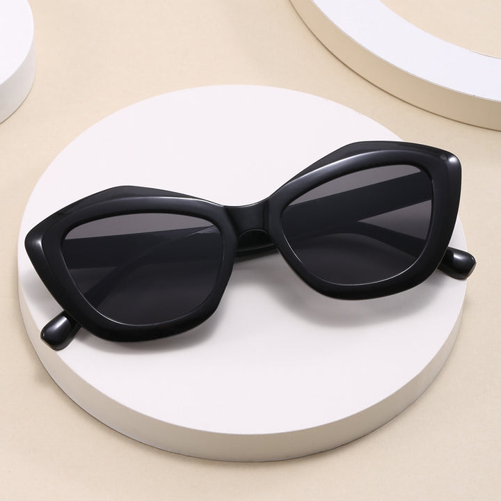 Ladies Cat-Eye Sunglasses with Stylish Leopard Pattern Bowlift