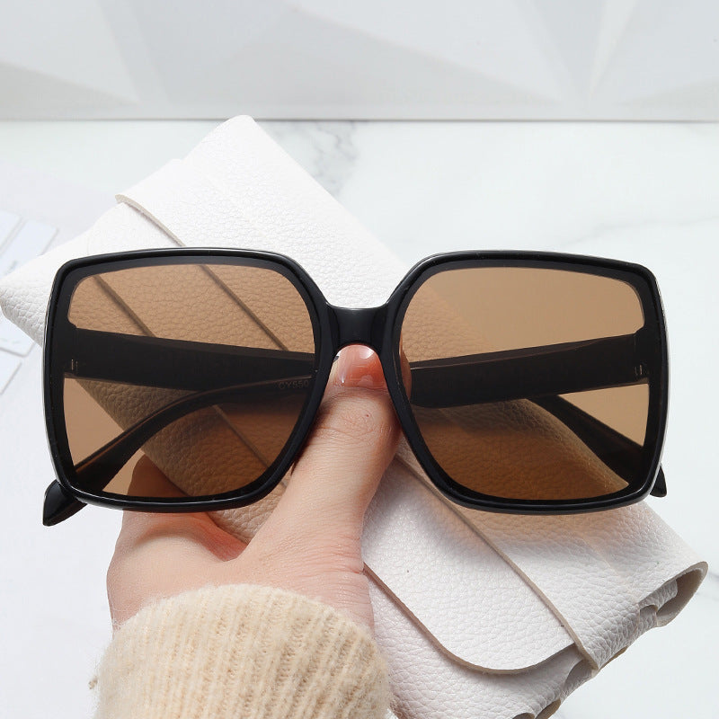 Ladies oversized sunglasses in modern tortoiseshell design Bowlift