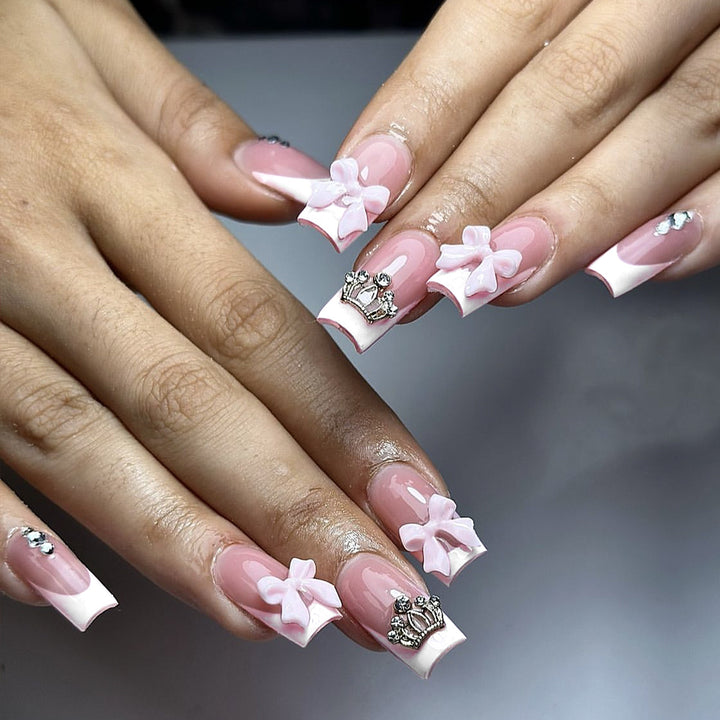 Elegant Crown-Embellished Nail Art Extensions Bowlift