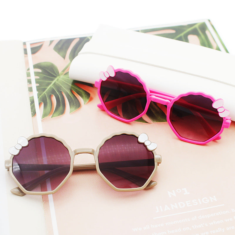 Women's playful sunglasses in creative design Bowlift