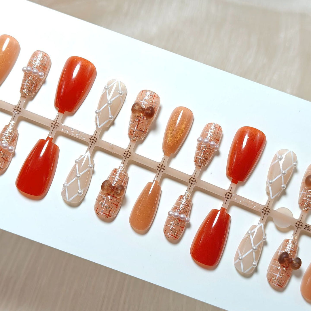Artificial nails with elegant pearl decorations Bowlift