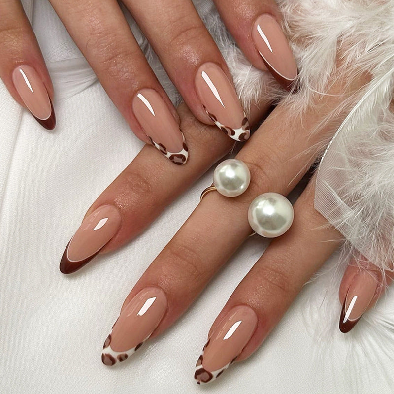 Stylish Press-On Nail Art Set with Contemporary Designs Bowlift