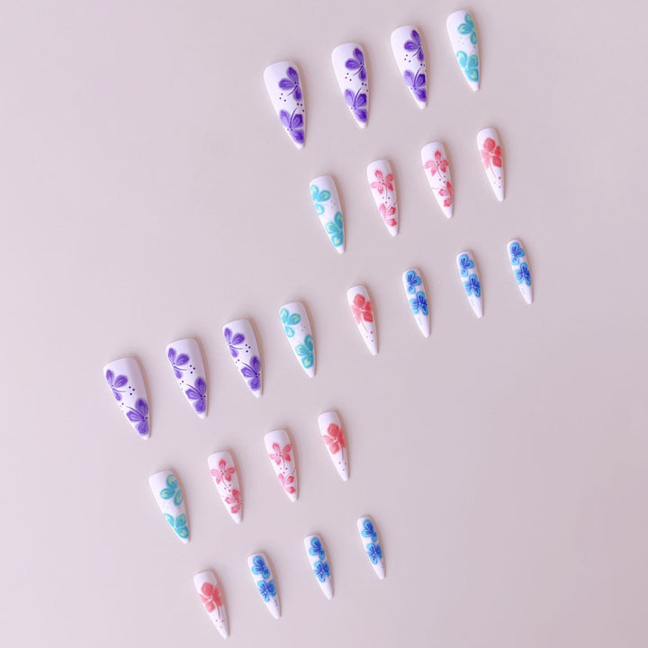 Artificial nail set with lively 3D floral designs Bowlift