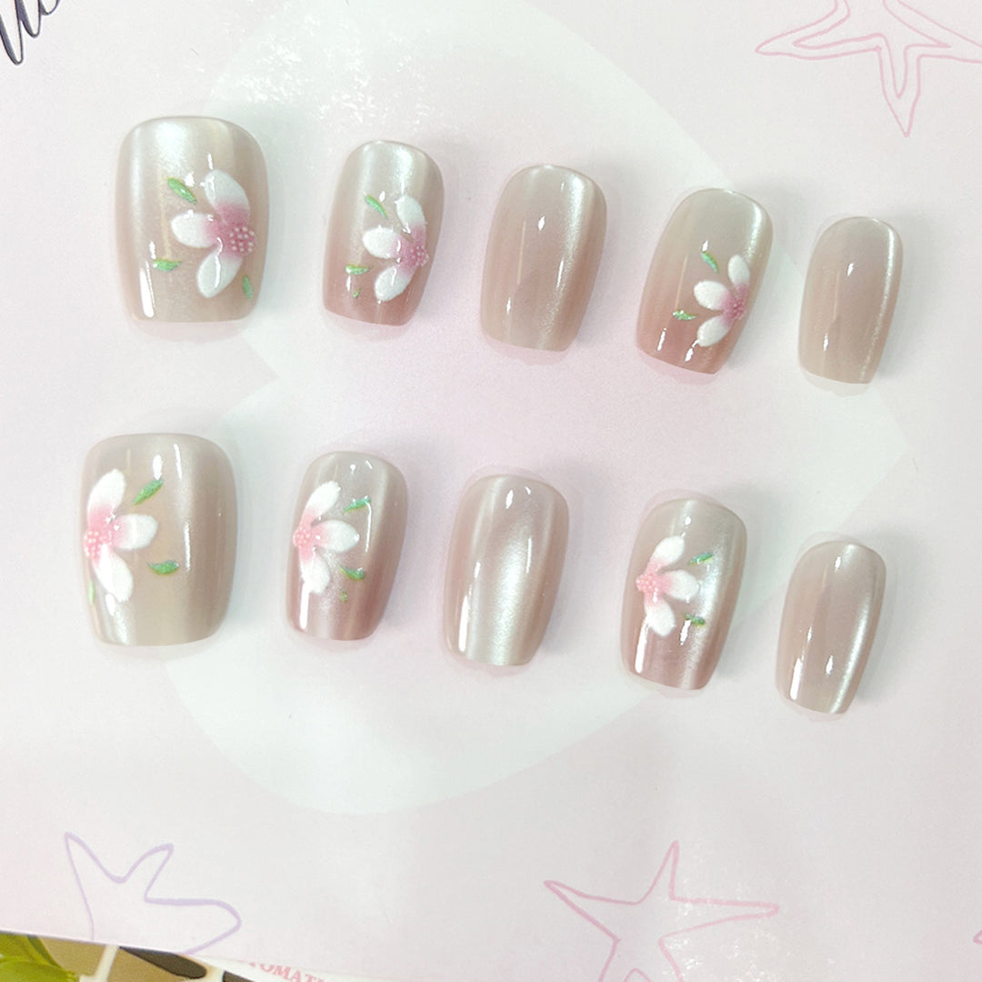 High-quality artificial nails with floral decorations Bowlift