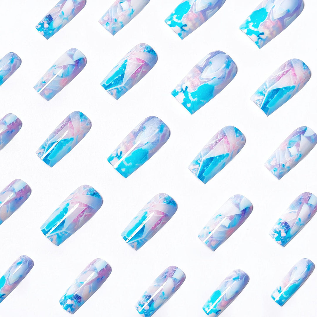 Artificial Nails in Modern Crystal Look Bowlift