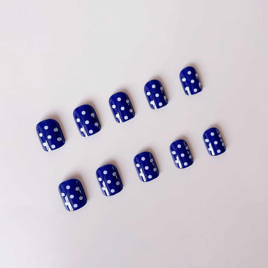 Nail set with stylish dots Bowlift