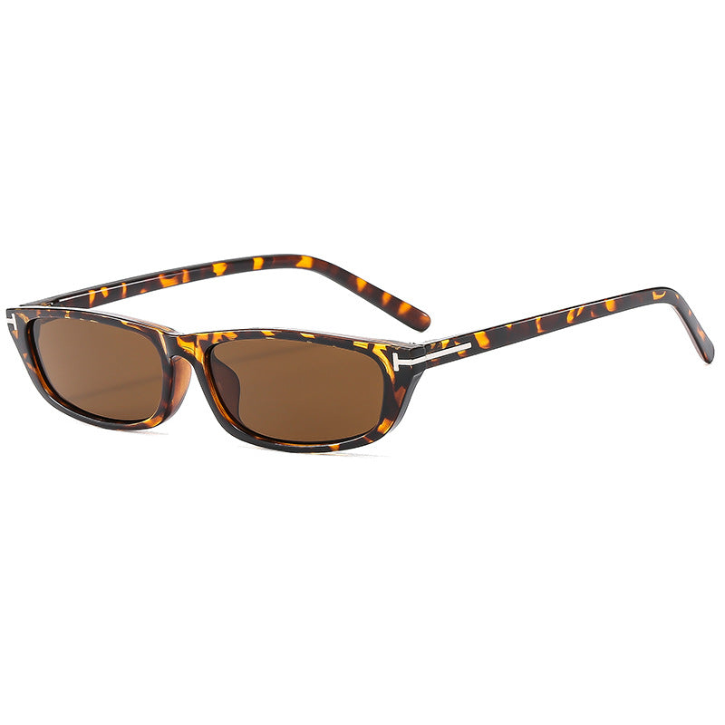 Women's fashionable sunglasses in striking retro style Bowlift