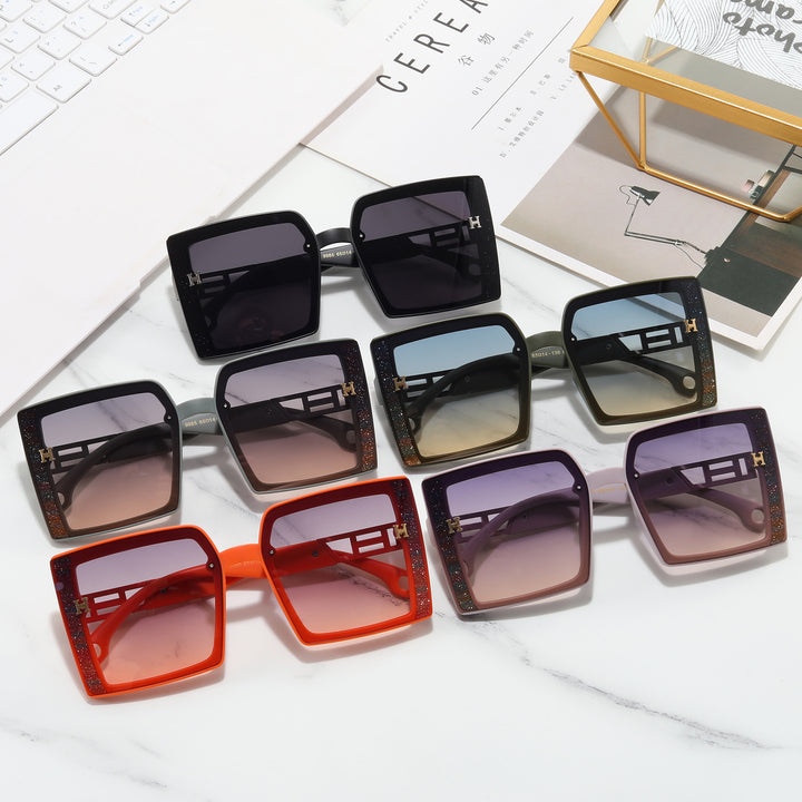 Women’s fashionable sunglasses with extravagant, rectangular frame Bowlift
