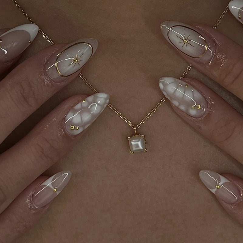 Elegant artificial nails with lustrous accents Bowlift