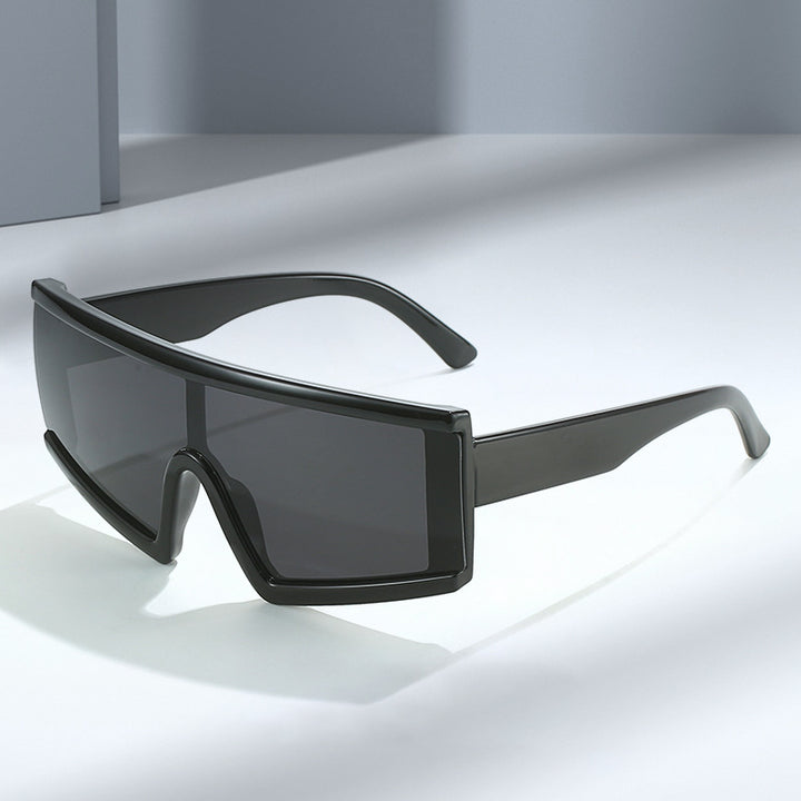 Women's sporty sunglasses with wide, scratch-resistant lens and UV protection Bowlift