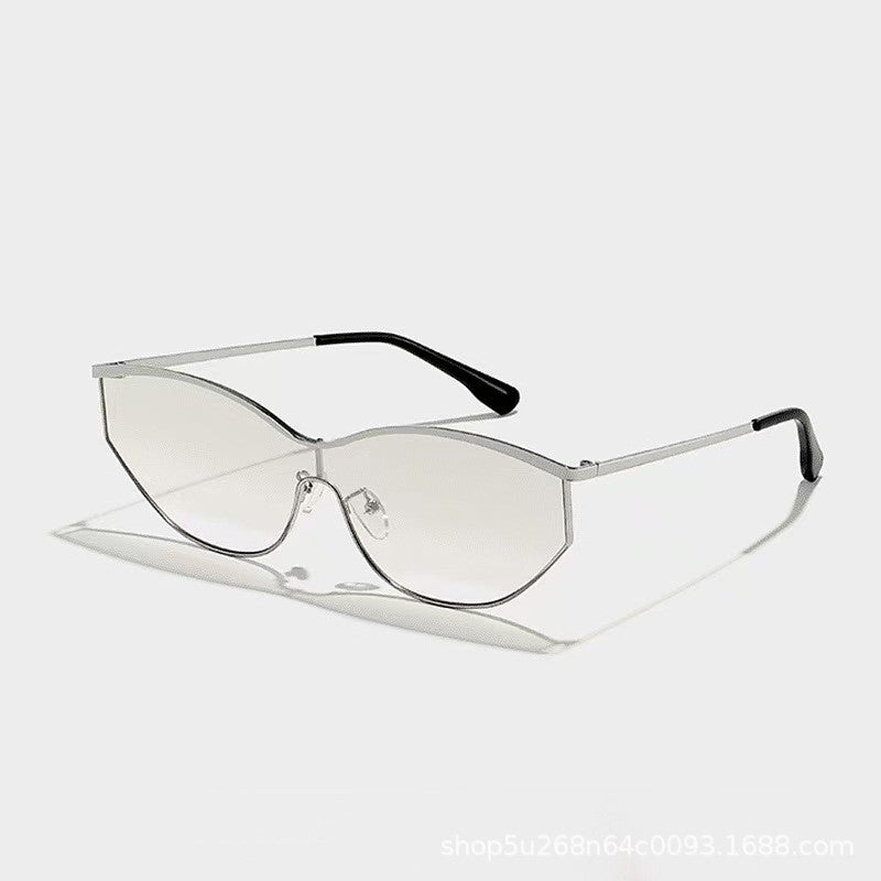 Fashion-forward Cat Eye Sunglasses
