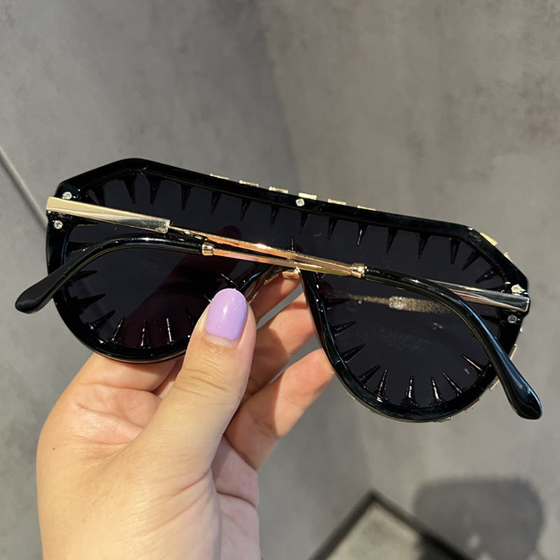 Ladies extravagantly designed cat-eye sunglasses with glitter accents Bowlift
