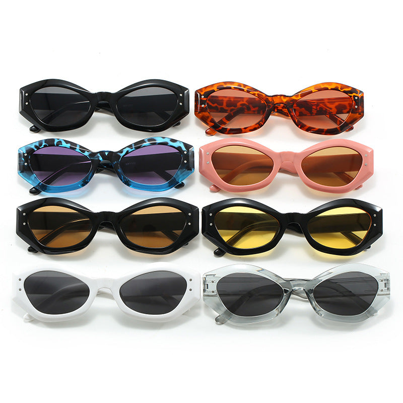 Women's Cat-Eye Sunglasses with Modern Design and Wide Frame Bowlift