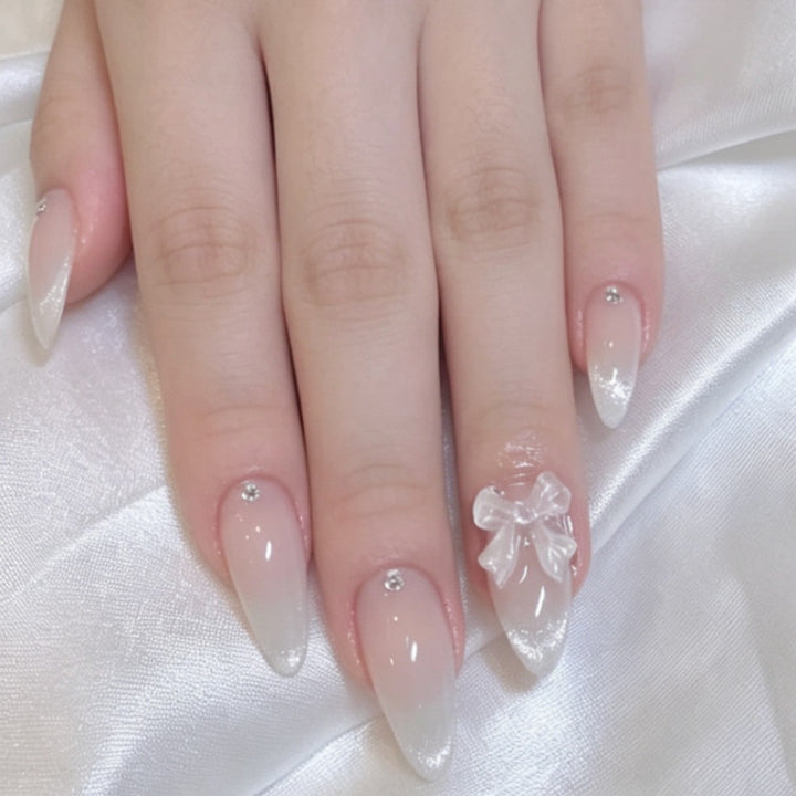 Artificial nails with elegant tip decoration Bowlift
