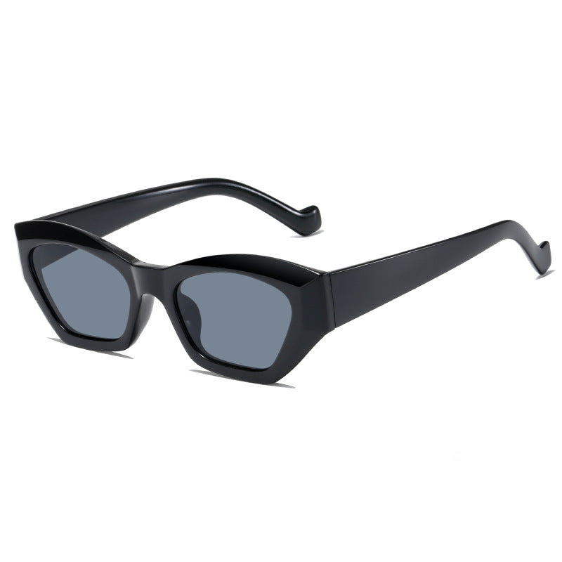 Ladies fashionable sunglasses in extravagant leopard pattern Bowlift