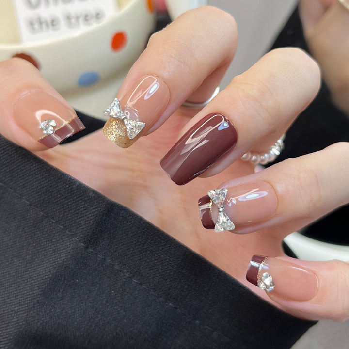 Glamorous Press-On Nail Set with Decorative Gemstone Accents Bowlift
