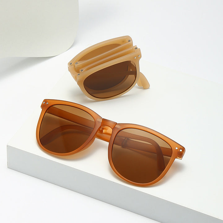 Ladies trendy sunglasses with multifaceted frame Bowlift