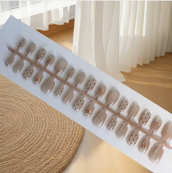 Decorative Press-On Nail Set with Bow Accents Bowlift