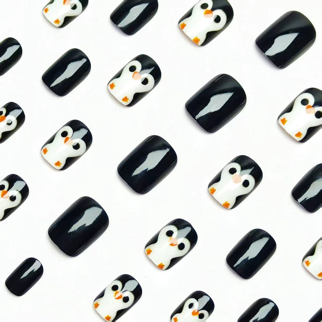 Artificial Nails in Winter Penguin Design Bowlift