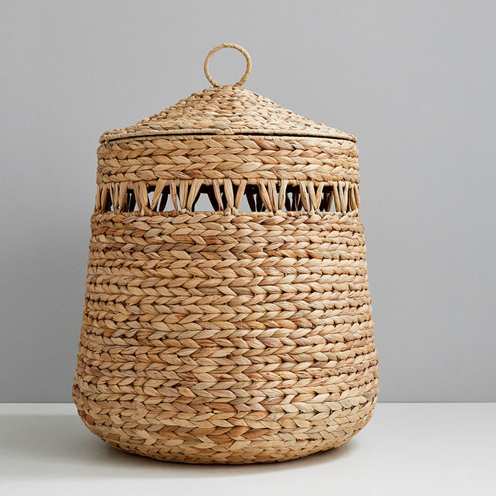 Handwoven storage basket with lid Bowlift