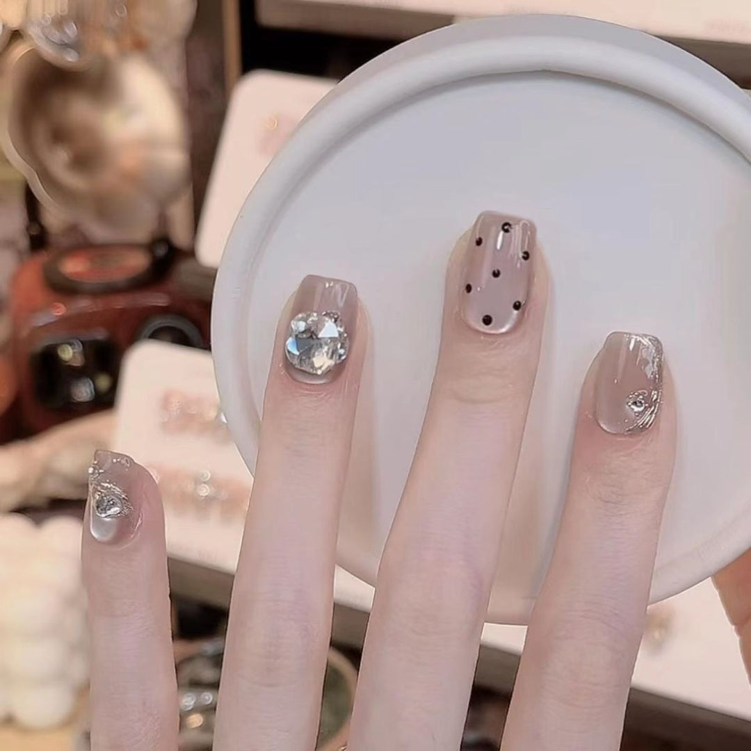Decorative Press-On Nail Design Set Bowlift