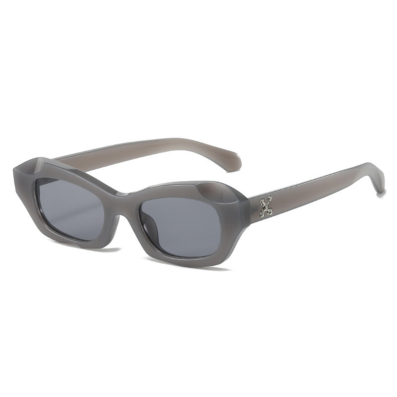 Women’s fashionable sunglasses in innovative design Bowlift