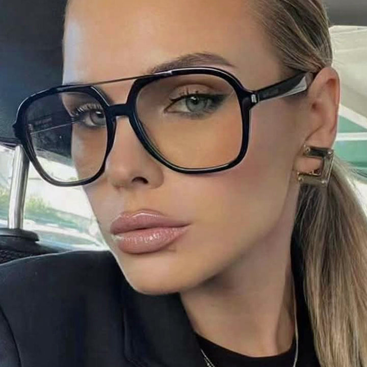 Women's square sunglasses with protective UV filter and elegant frame Bowlift