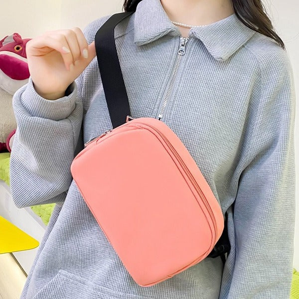 Fashionable fanny pack in minimalist form Bowlift