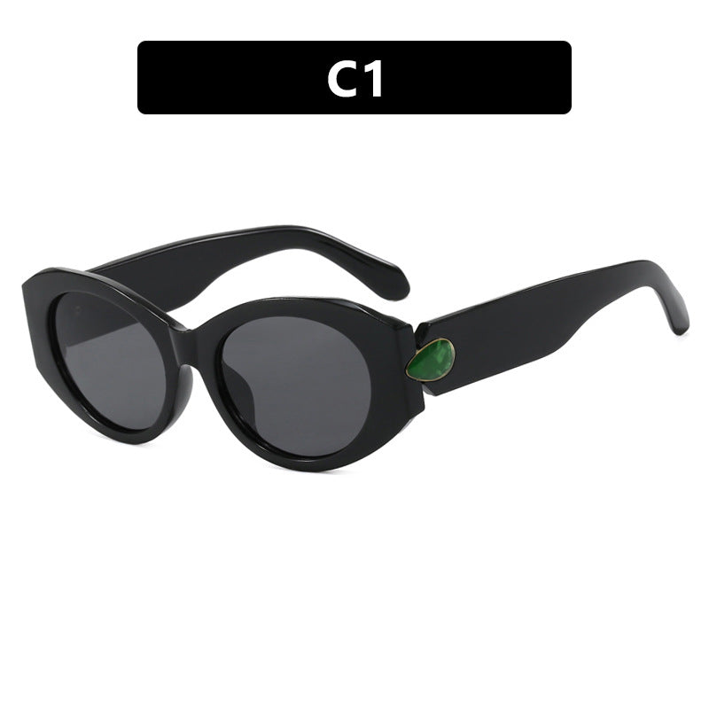 Women elegant sunglasses with stylish contours Bowlift