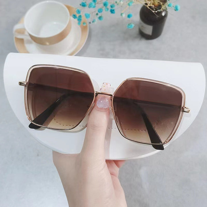 Ladies stylish oversized sunglasses Bowlift